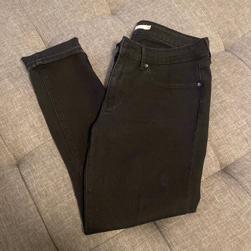 Levi’s 711 Skinny Jeans in Black